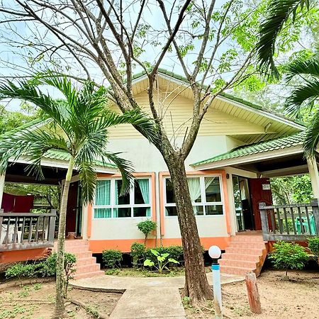 Lanta Palm Beach Resort , Beach Bungalow - Ko Lanta Esterno foto