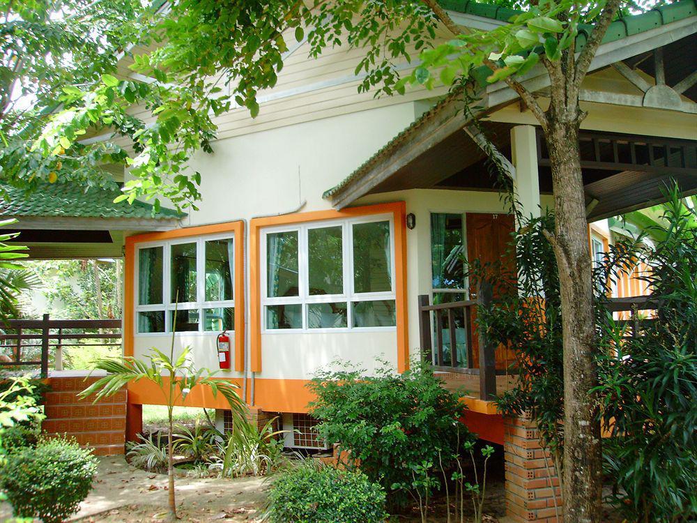 Lanta Palm Beach Resort , Beach Bungalow - Ko Lanta Esterno foto