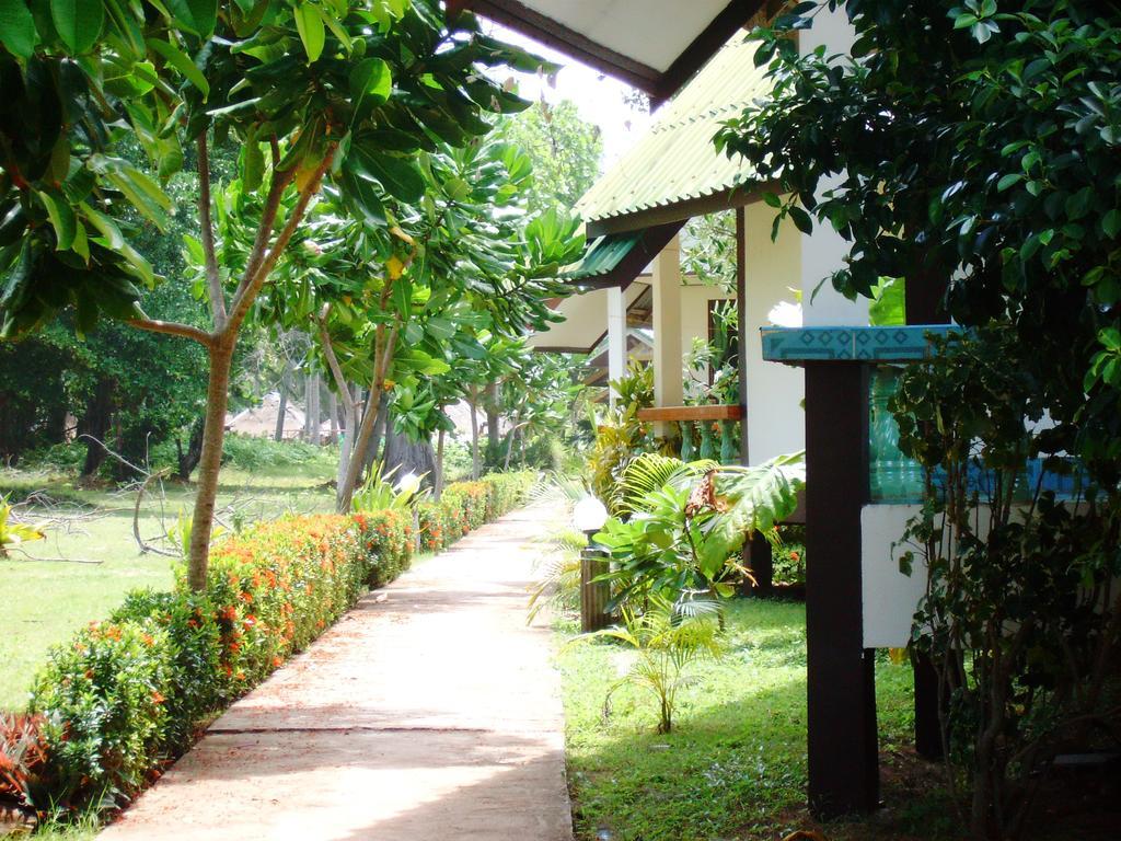 Lanta Palm Beach Resort , Beach Bungalow - Ko Lanta Esterno foto