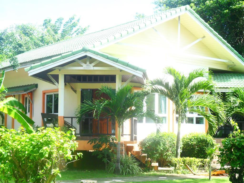Lanta Palm Beach Resort , Beach Bungalow - Ko Lanta Esterno foto
