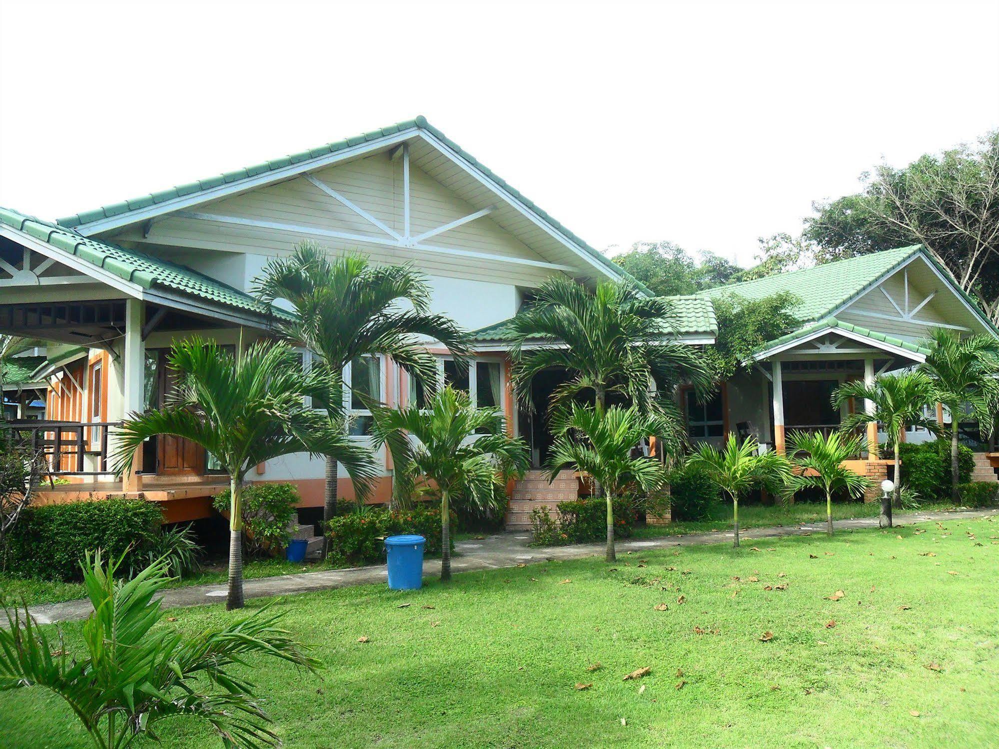 Lanta Palm Beach Resort , Beach Bungalow - Ko Lanta Esterno foto