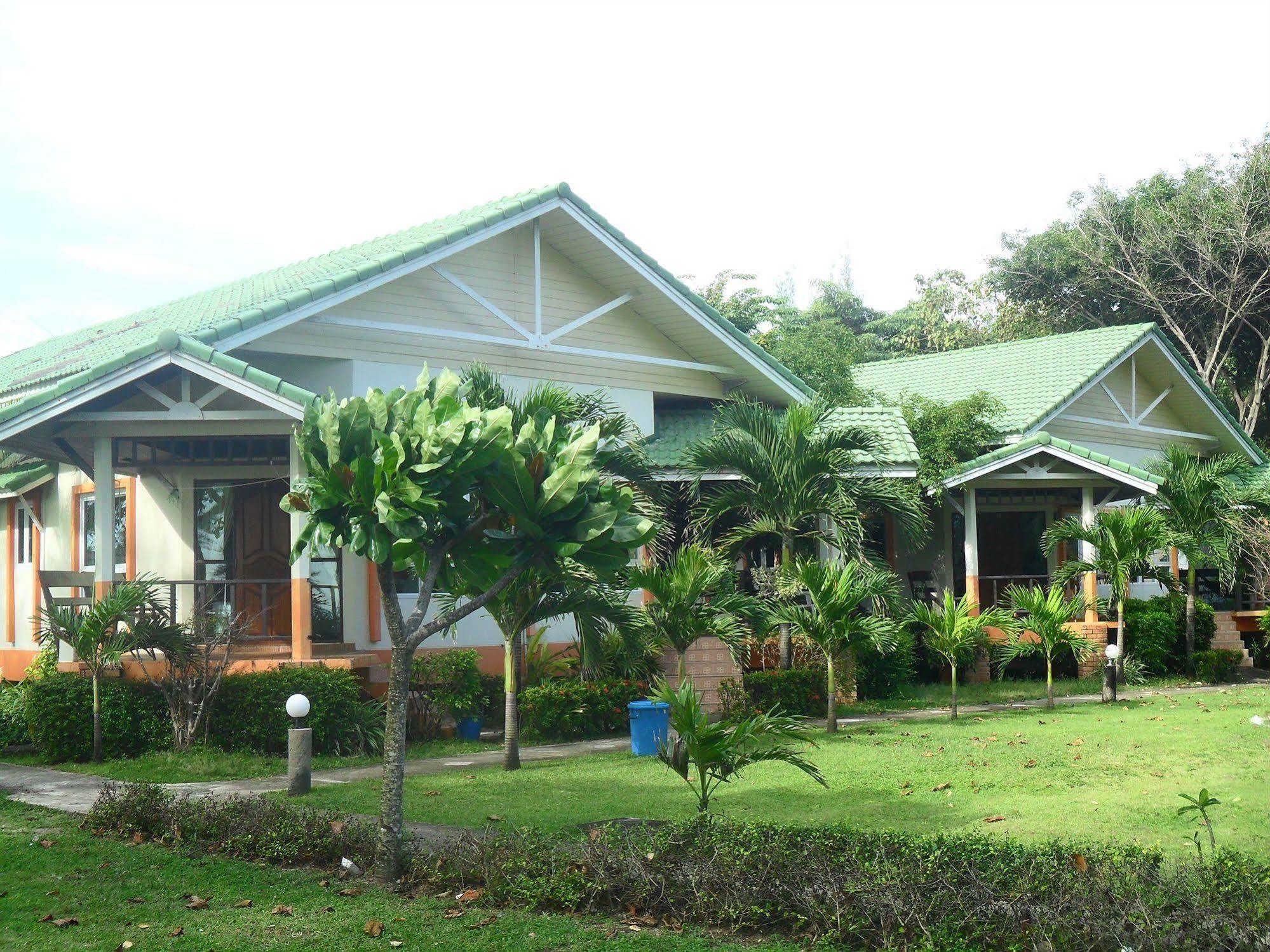 Lanta Palm Beach Resort , Beach Bungalow - Ko Lanta Esterno foto