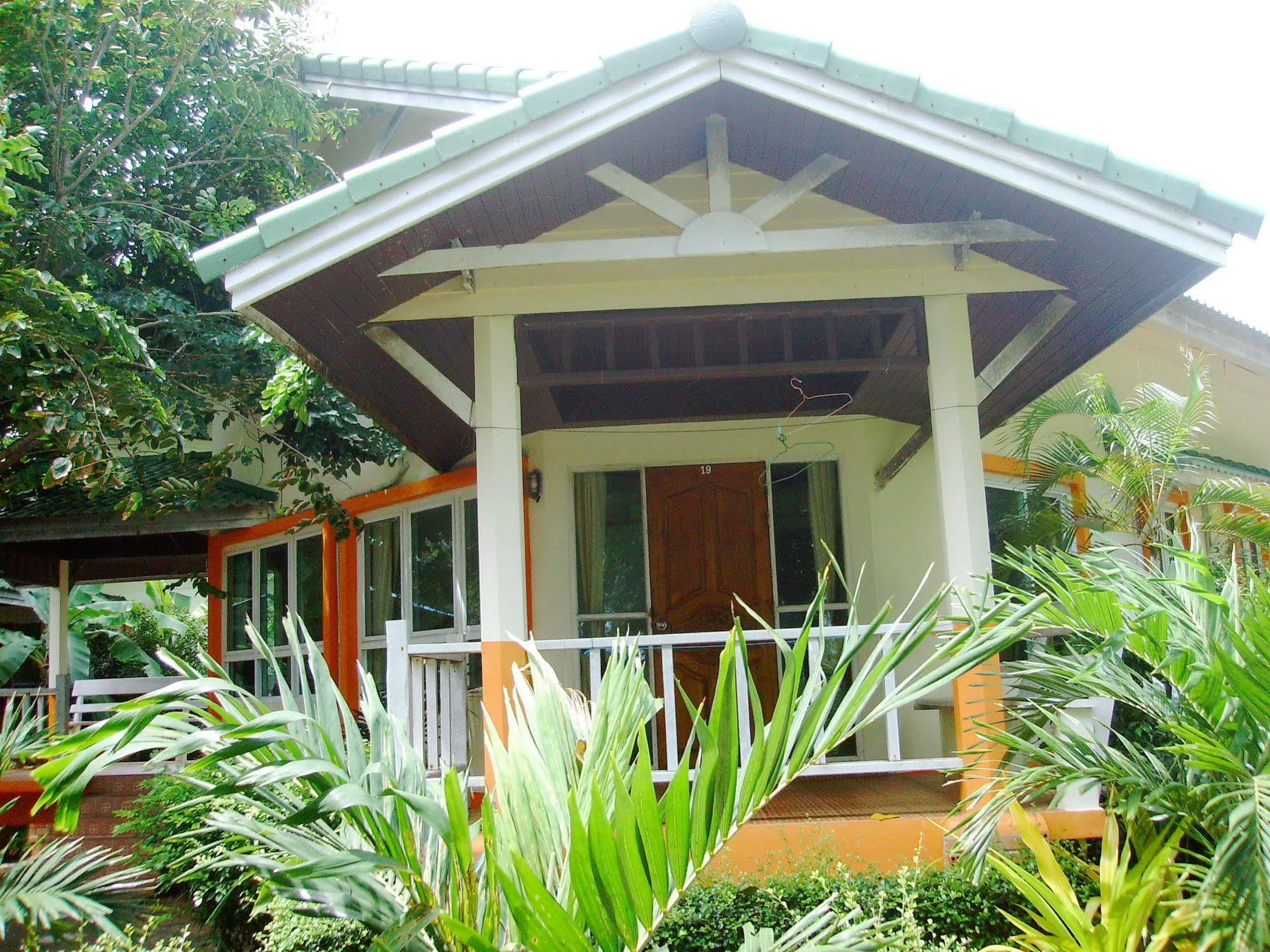 Lanta Palm Beach Resort , Beach Bungalow - Ko Lanta Esterno foto