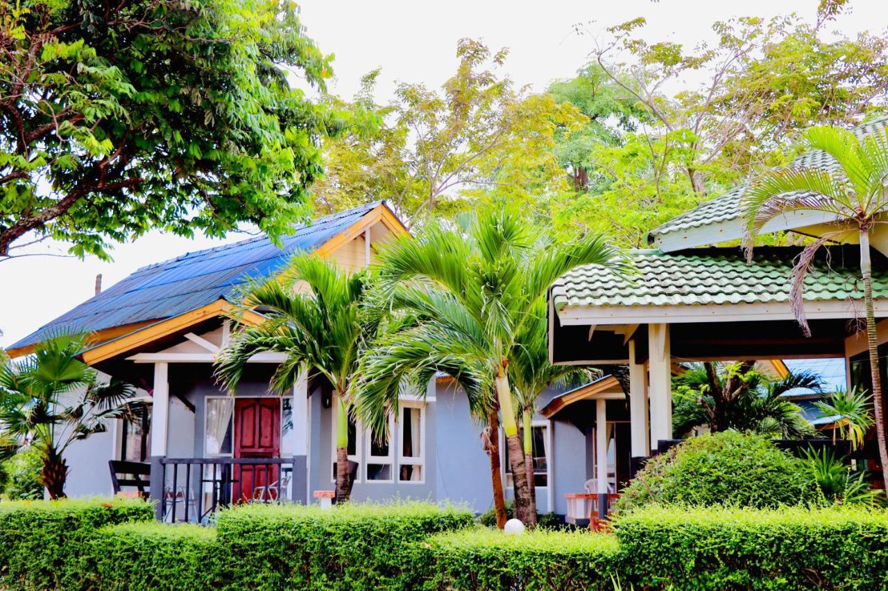 Lanta Palm Beach Resort , Beach Bungalow - Ko Lanta Esterno foto